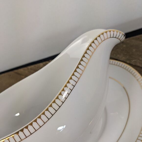 Royal Doulton Paramount Gold 2006 Gravy boat and underplate, gold rim porcelain - Picture 2 of 8